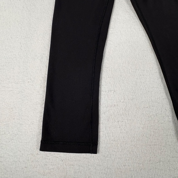 Lululemon Women's Cropped Leggings Size 6 with 21" Inseam in Black - Picture 3 of 13